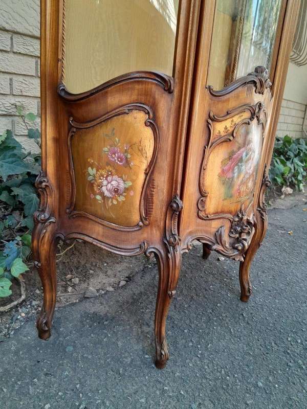 20th Century French Ornately Carved Walnut Vernis Martin Style Vitrine / Display Cabinet with Cur...