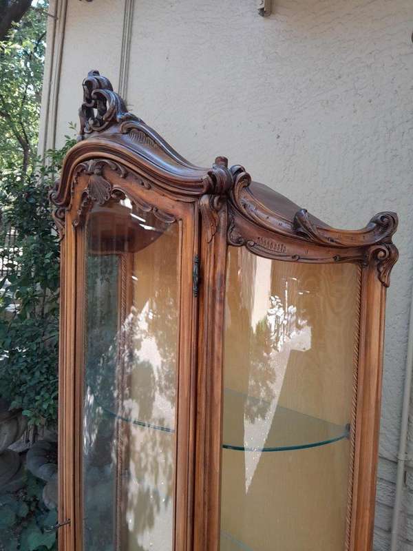 20th Century French Ornately Carved Walnut Vernis Martin Style Vitrine / Display Cabinet with Cur...
