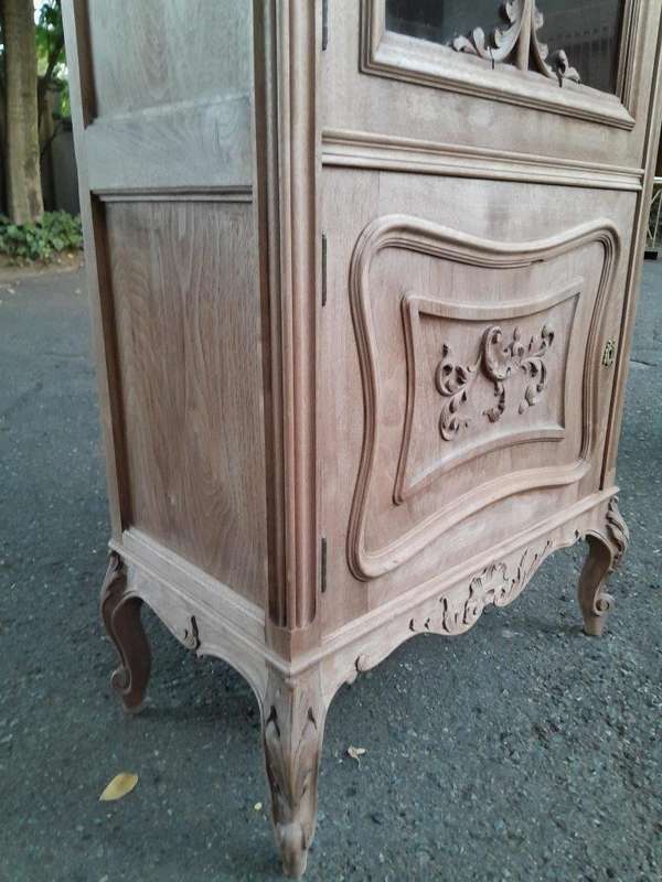 A 19th Century French Pair of Walnut Rococo Style Display / Vitrine Cabinets in a Contemporary Bl...