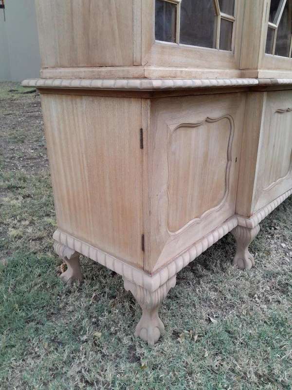 An Early 20th Century Mahogany Breakfront Bookcase in a Contemporary Bleached / Natural Finish