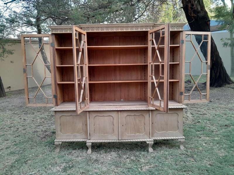 An Early 20th Century Mahogany Breakfront Bookcase in a Contemporary Bleached / Natural Finish