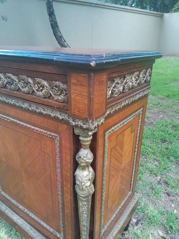 A 20th Century French Style Mahogany & Walnut Server  /  Sideboard  /  Cabinet  /  Drinks Table w...