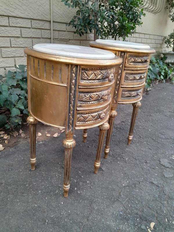 A Pair Of French Style Hand-Gilded Round Pedestals / Side Tables With Drawers And Cream Marble Tops