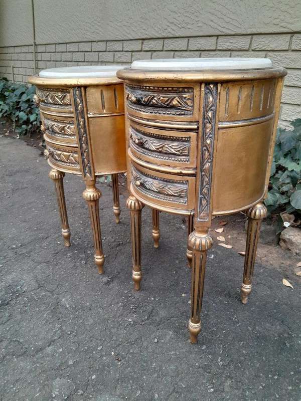 A Pair Of French Style Hand-Gilded Round Pedestals / Side Tables With Drawers And Cream Marble Tops