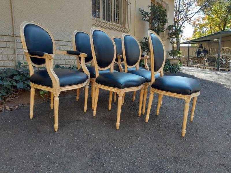 A 20th Century French Style Set of Six (6) Chairs Comprising a Pair of Carvers / Arm Chairs and F...