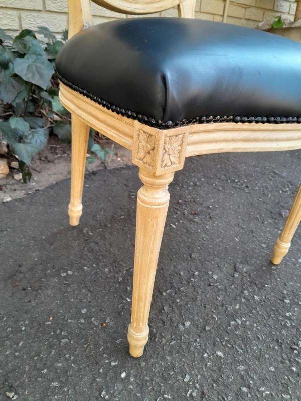A 20th Century French Style Set of Six (6) Chairs Comprising a Pair of Carvers / Arm Chairs and F...