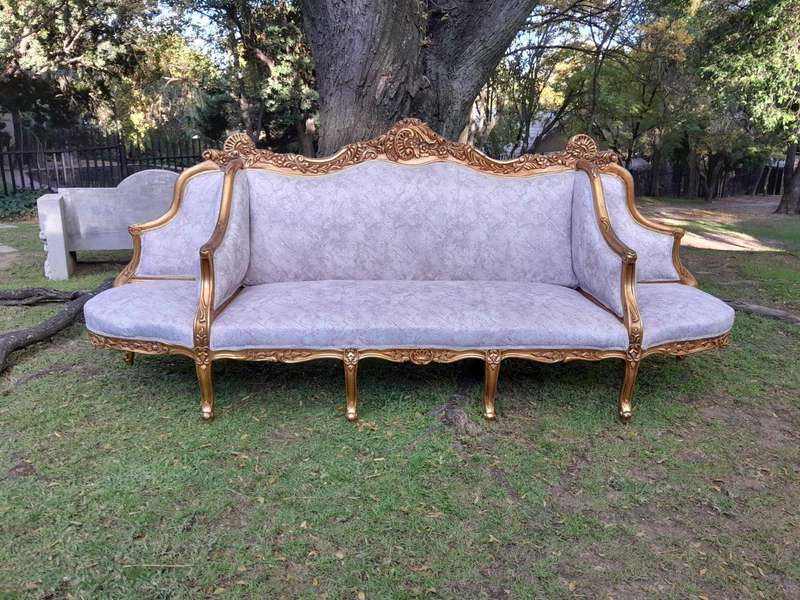 A 20th Century French Style Gilt Wood Large Conversation Settee