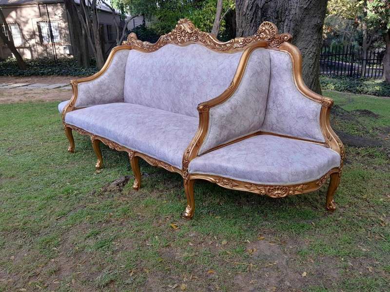 A 20th Century French Style Gilt Wood Large Conversation Settee