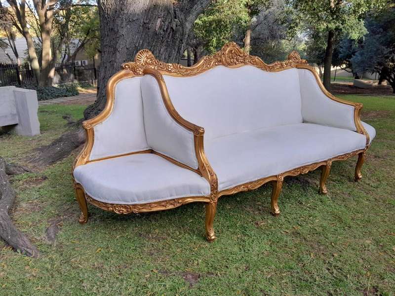 A 20th Century French Style Gilt Wood Large Conversation Settee