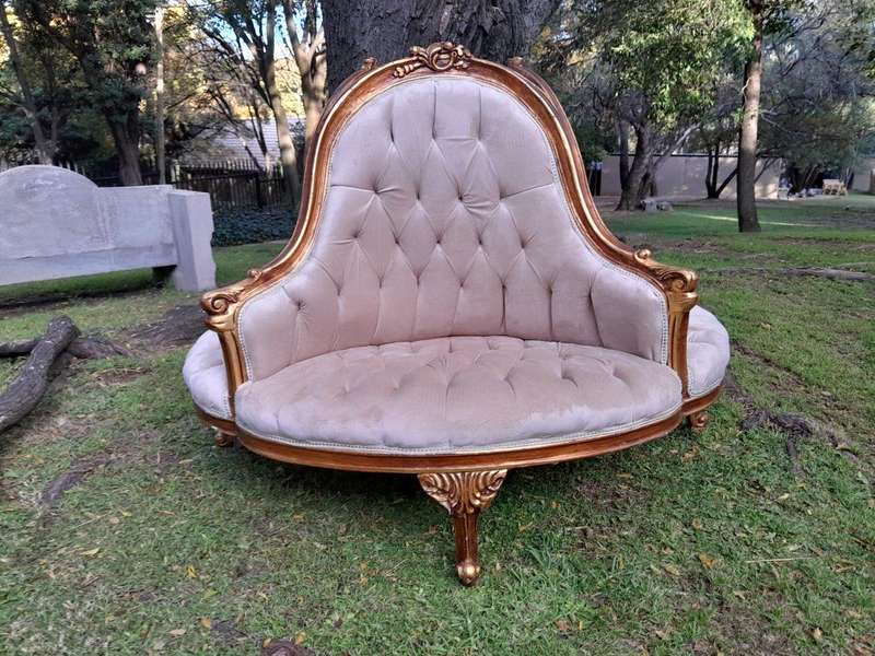 A 20th Century French Style Circular Gilt Wood Conversation Settee