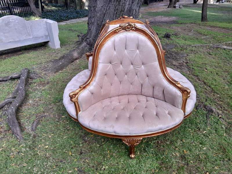 A 20th Century French Style Circular Gilt Wood Conversation Settee