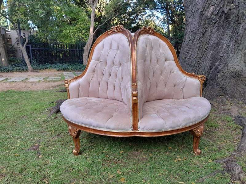 A 20th Century French Style Circular Gilt Wood Conversation Settee