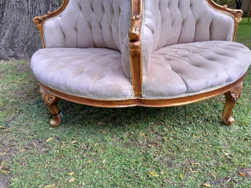 A 20th Century French Style Circular Gilt Wood Conversation Settee