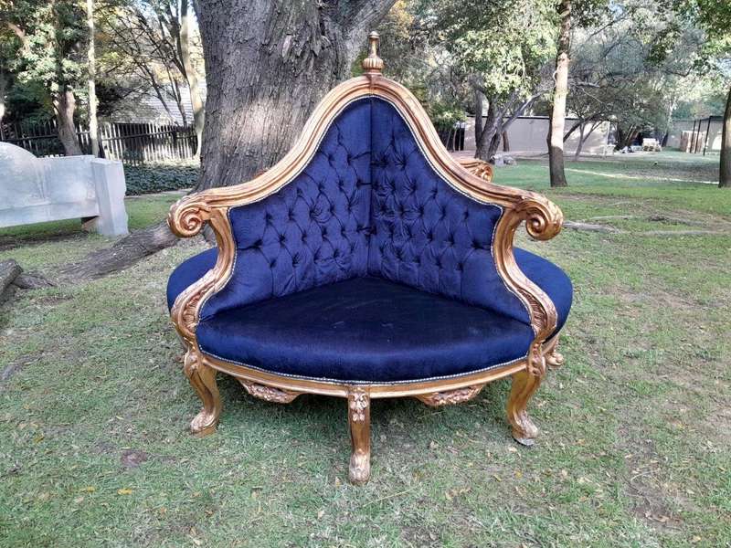 A 20th Century French Style Gilt Wood Circular Conversation Settee