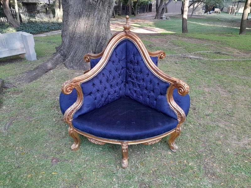 A 20th Century French Style Gilt Wood Circular Conversation Settee