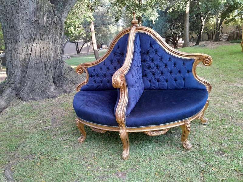A 20th Century French Style Gilt Wood Circular Conversation Settee