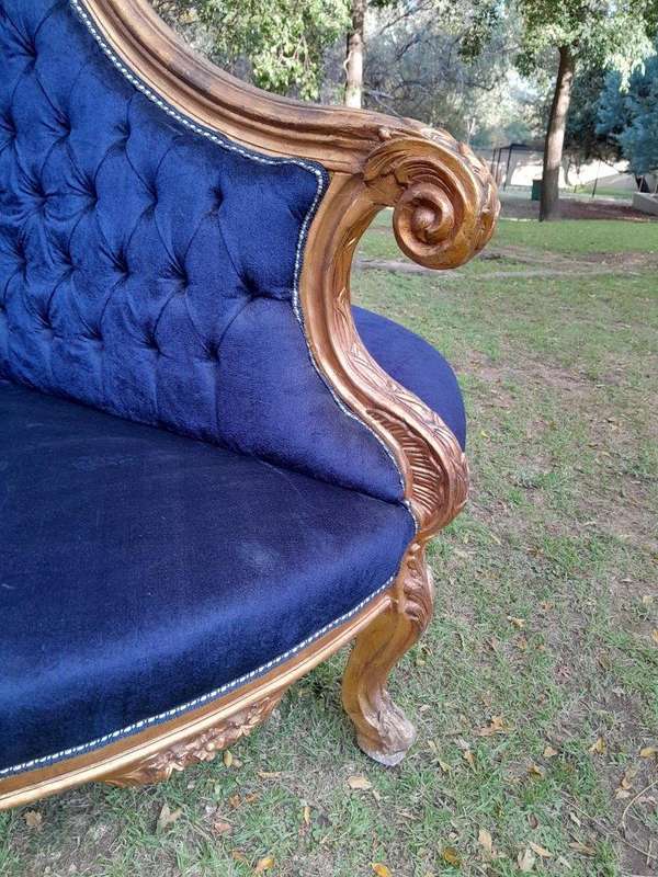 A 20th Century French Style Gilt Wood Circular Conversation Settee