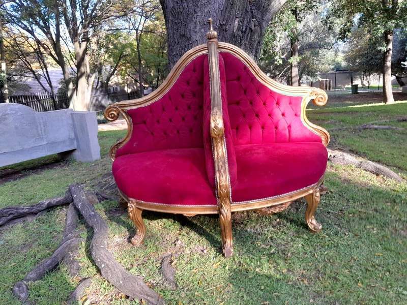A 20th Century French Style Gilt Wood Circular Conversation Settee