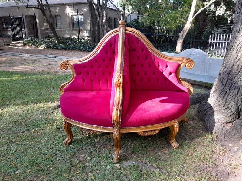 A 20th Century French Style Gilt Wood Circular Conversation Settee