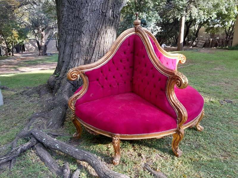 A 20th Century French Style Gilt Wood Circular Conversation Settee