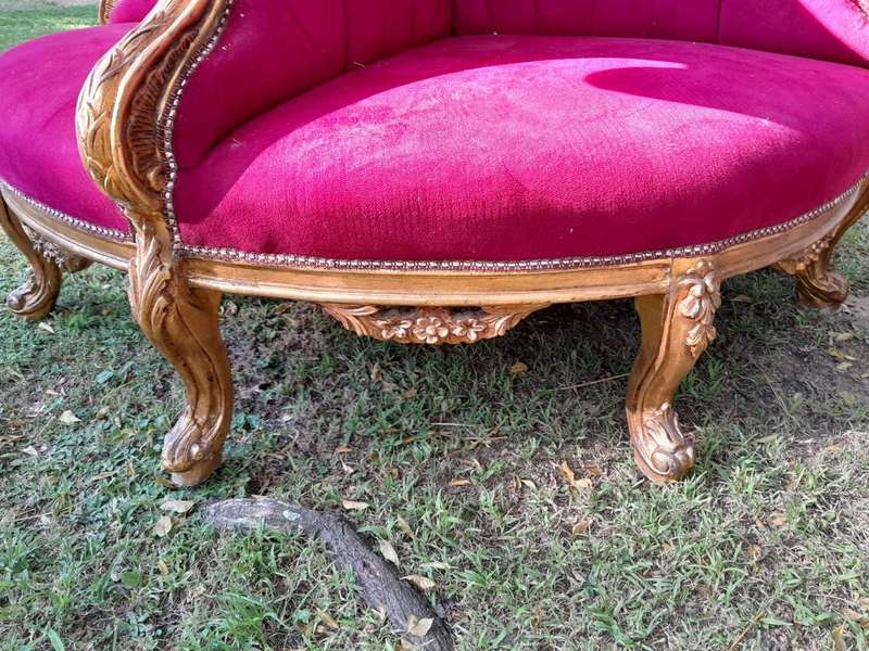 A 20th Century French Style Gilt Wood Circular Conversation Settee