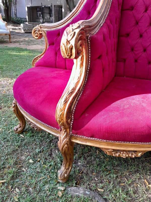 A 20th Century French Style Gilt Wood Circular Conversation Settee