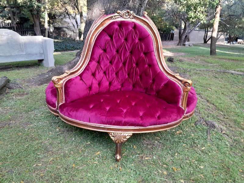 A 20th Century French Style Gilt Wood Circular Conversation Settee