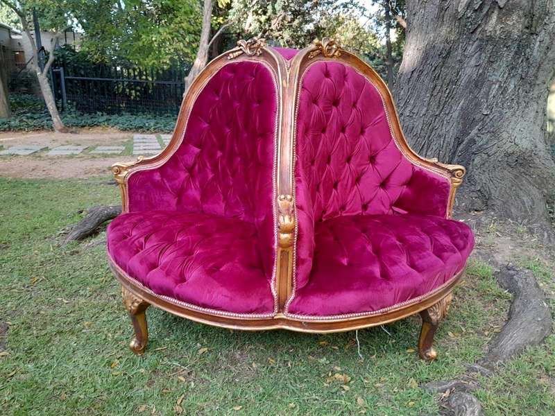 A 20th Century French Style Gilt Wood Circular Conversation Settee