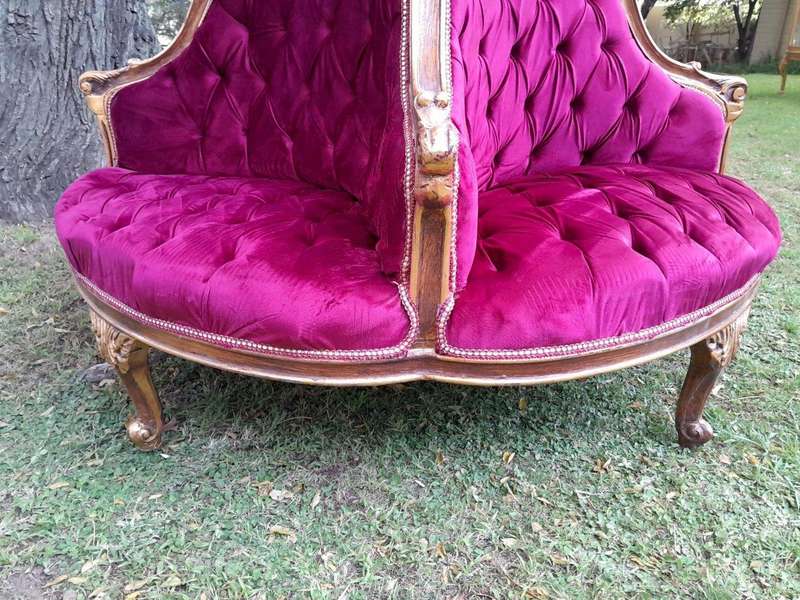 A 20th Century French Style Gilt Wood Circular Conversation Settee