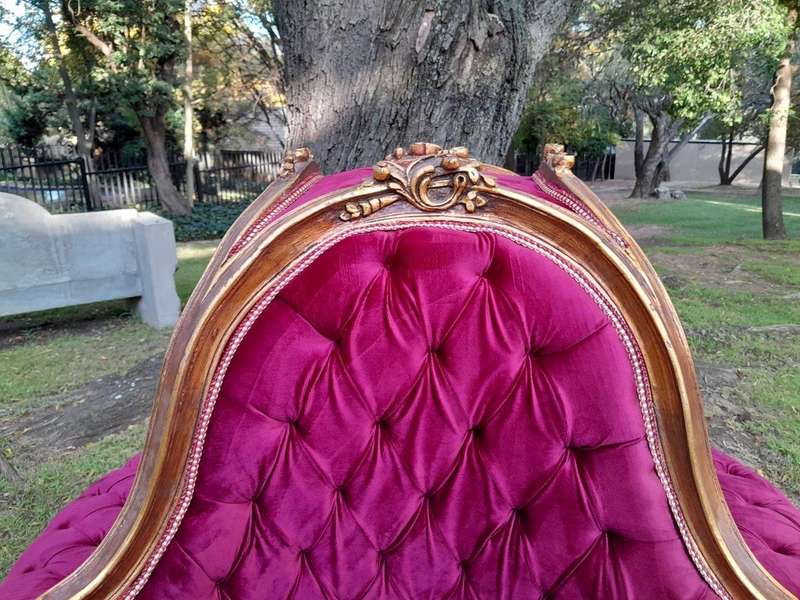 A 20th Century French Style Gilt Wood Circular Conversation Settee
