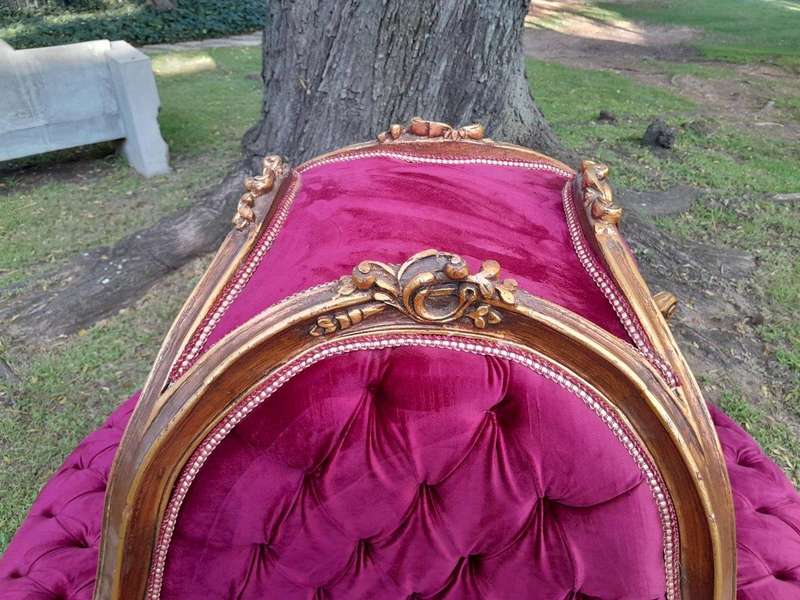 A 20th Century French Style Gilt Wood Circular Conversation Settee