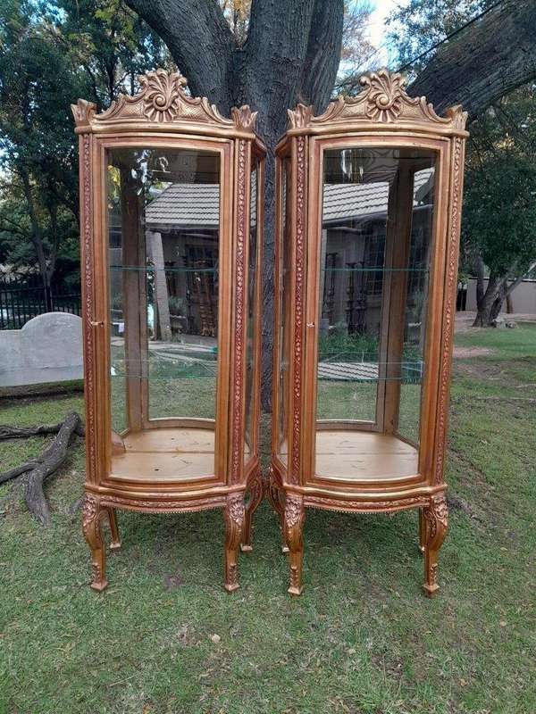 A Pair of 20th Century French Style Pair Carved & Gilded Display Cabinets  / Vitrines