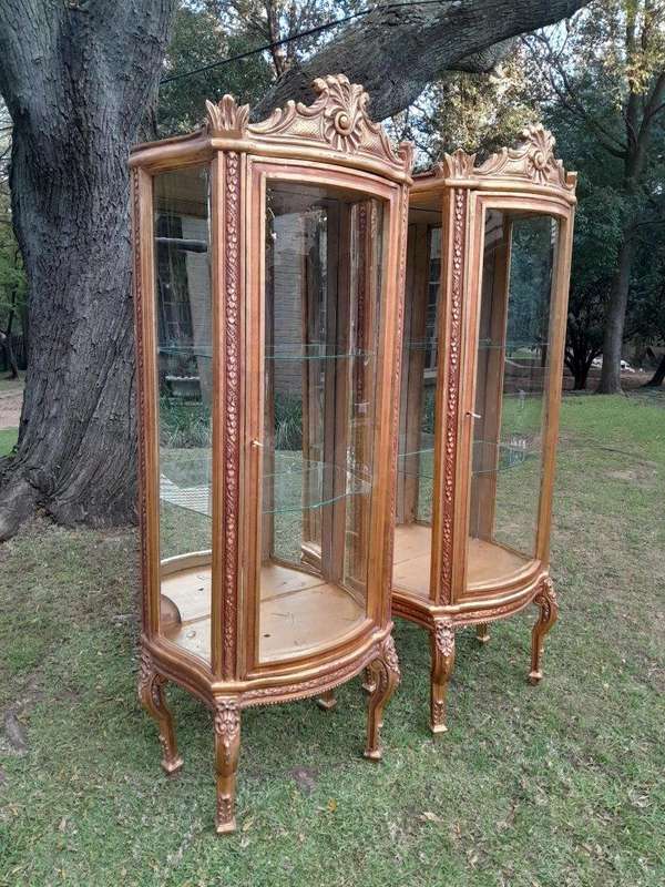 A Pair of 20th Century French Style Pair Carved & Gilded Display Cabinets  / Vitrines