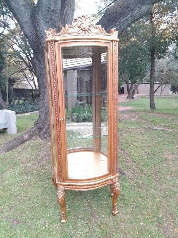 A Pair of 20th Century French Style Pair Carved & Gilded Display Cabinets  / Vitrines
