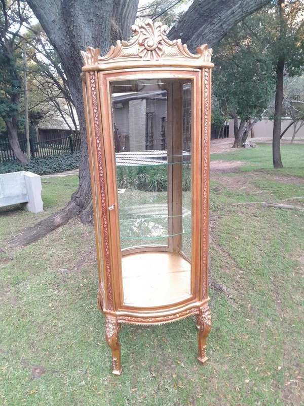 A Pair of 20th Century French Style Pair Carved & Gilded Display Cabinets  / Vitrines