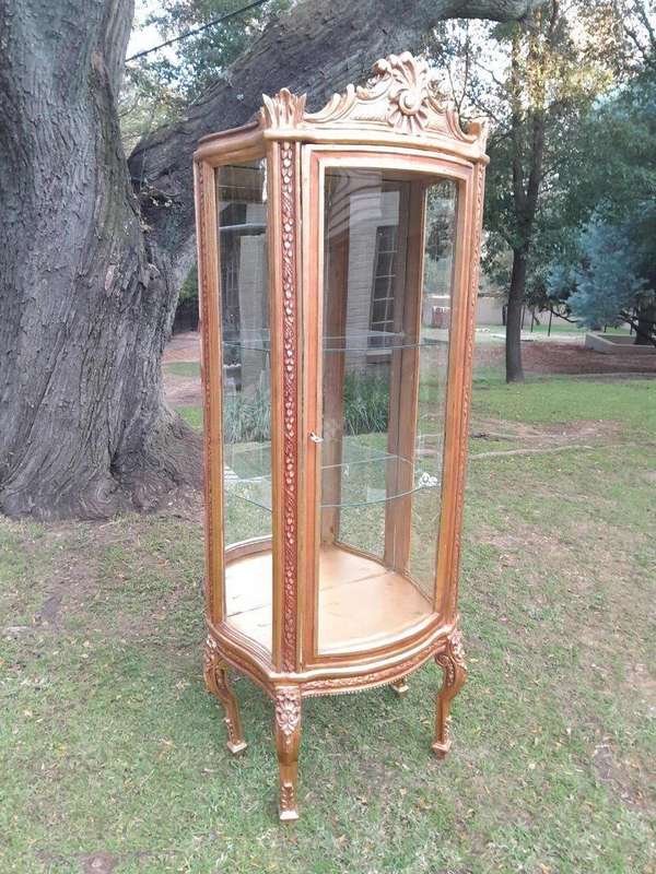 A Pair of 20th Century French Style Pair Carved & Gilded Display Cabinets  / Vitrines