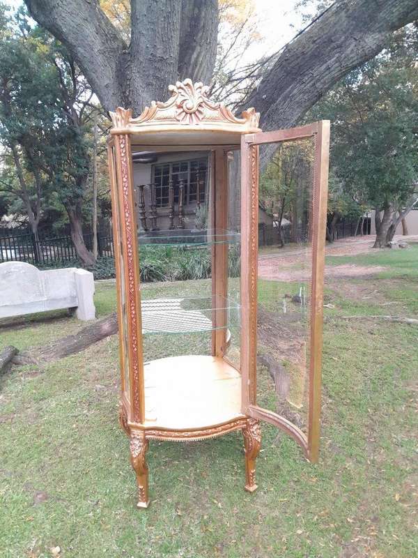 A Pair of 20th Century French Style Pair Carved & Gilded Display Cabinets  / Vitrines