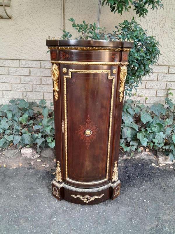 An Early 20thC French Style Mahogany Cabinet with Gilt Mounts, Gallery and Inlay