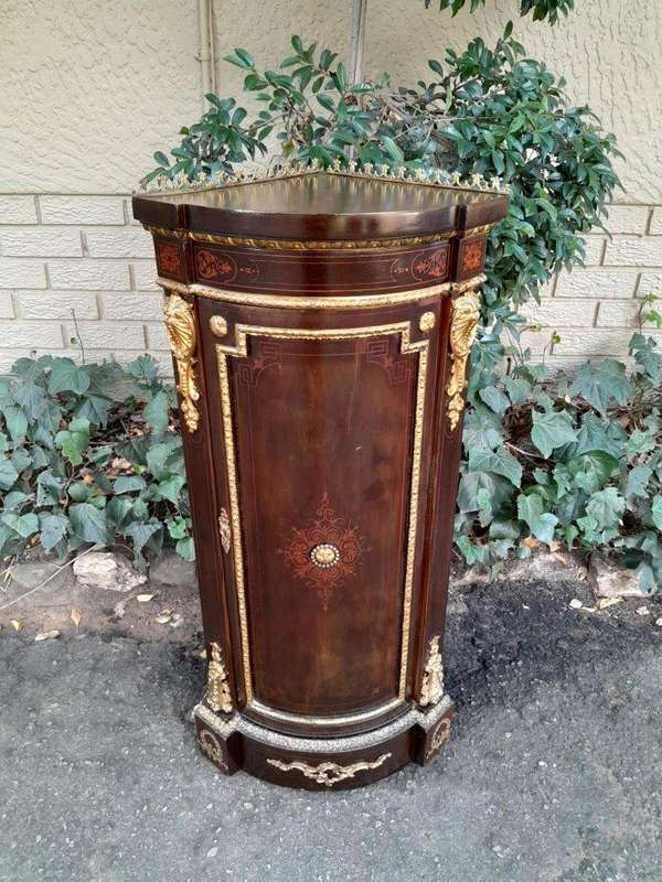 An Early 20thC French Style Mahogany Cabinet with Gilt Mounts, Gallery and Inlay