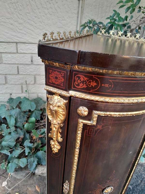 An Early 20thC French Style Mahogany Cabinet with Gilt Mounts, Gallery and Inlay