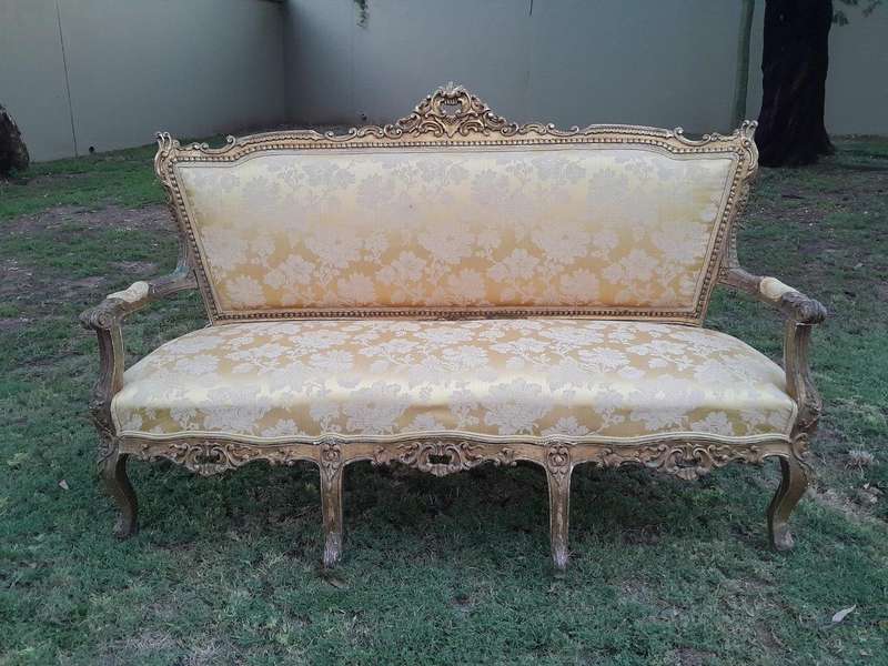 A 20th Century Circa 1950 French Style Ornately Carved Giltwood Settee