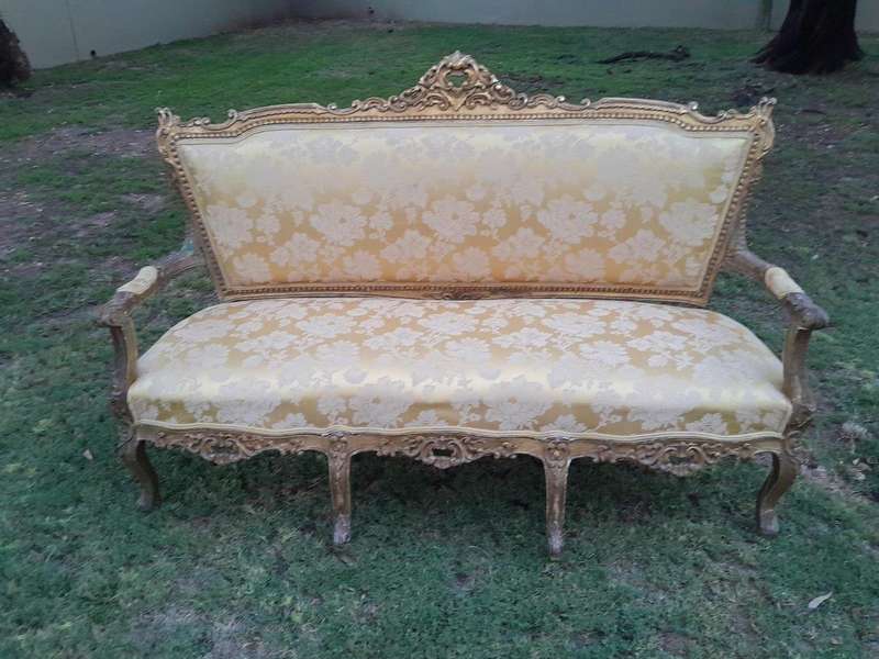 A 20th Century Circa 1950 French Style Ornately Carved Giltwood Settee