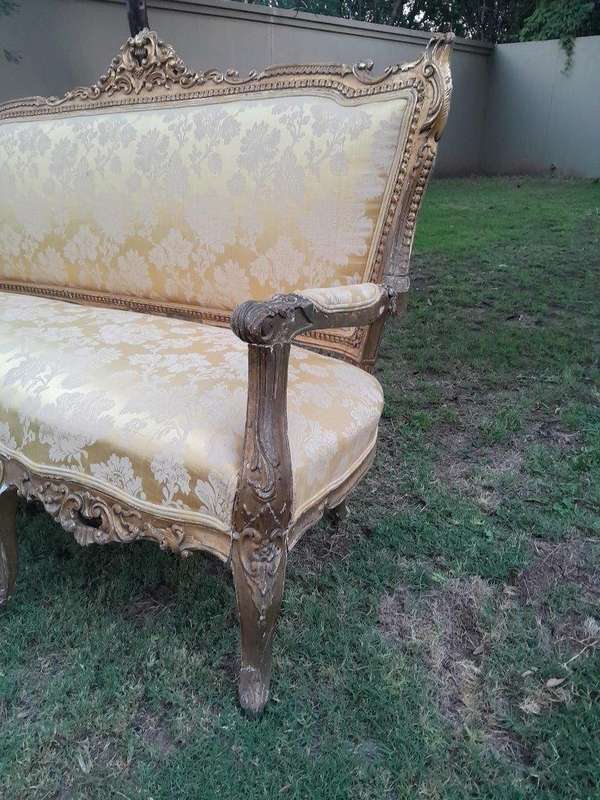 A 20th Century Circa 1950 French Style Ornately Carved Giltwood Settee