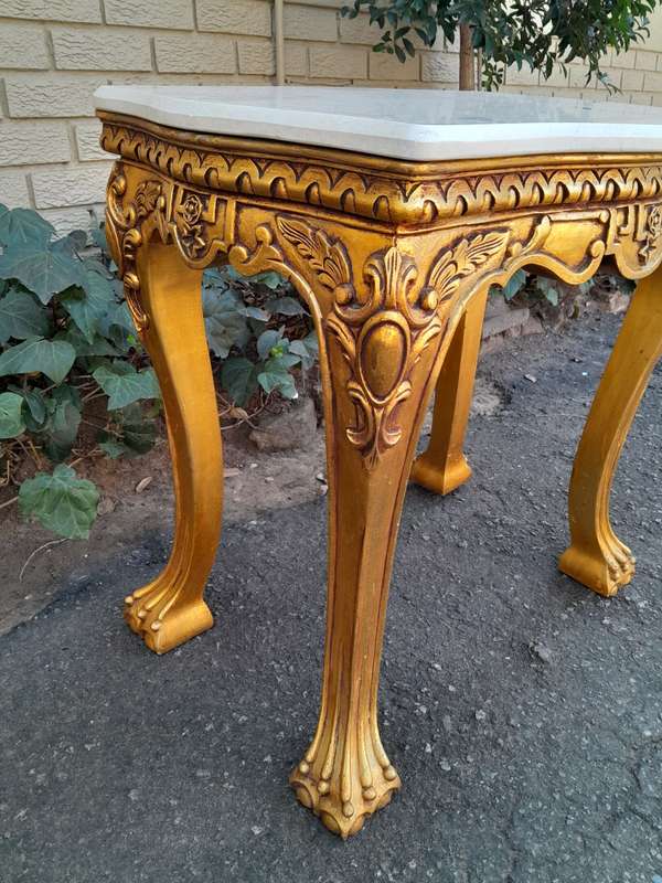 A Pair of 20th century French Style Giltwood Side Tables with Cream Galala Marble Tops