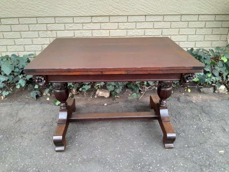 An Antique Edwardian Oak Dining Table With Two Extension Leaves