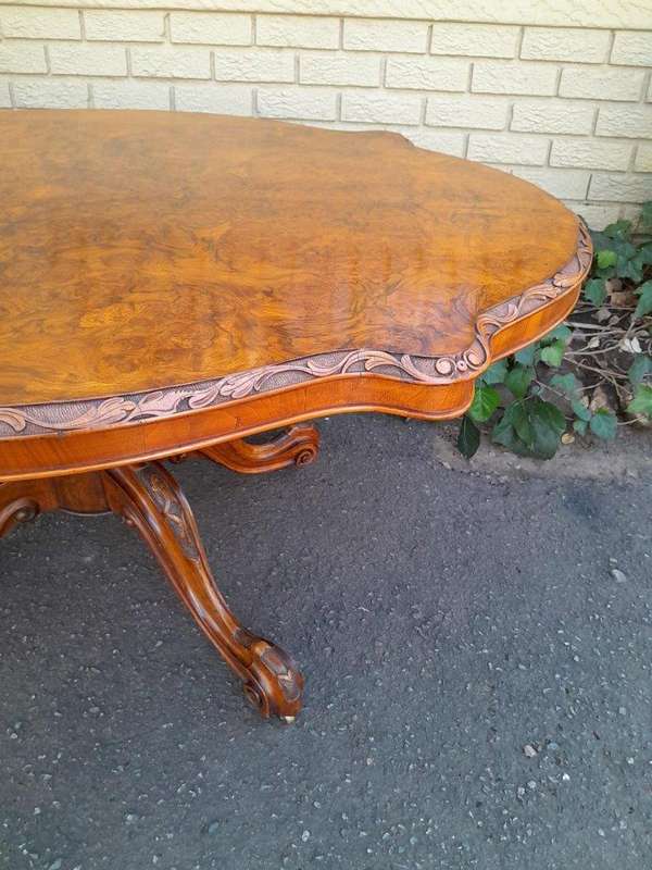 A 19th Century Victorian Walnut And Burr-Walnut Centre / Entrance / Dining / Breakfast Table On C...