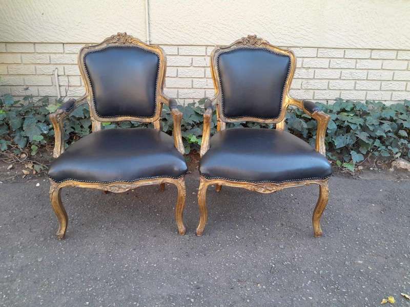 An Early 20th Century Pair of French Giltwood Bergere Armchairs Upholstered in Leather
