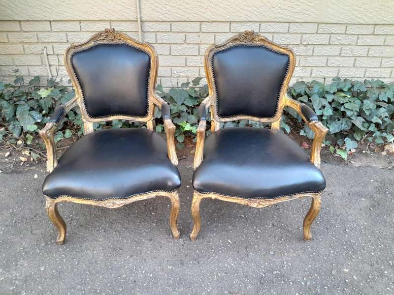 An Early 20th Century Pair of French Giltwood Bergere Armchairs Upholstered in Leather