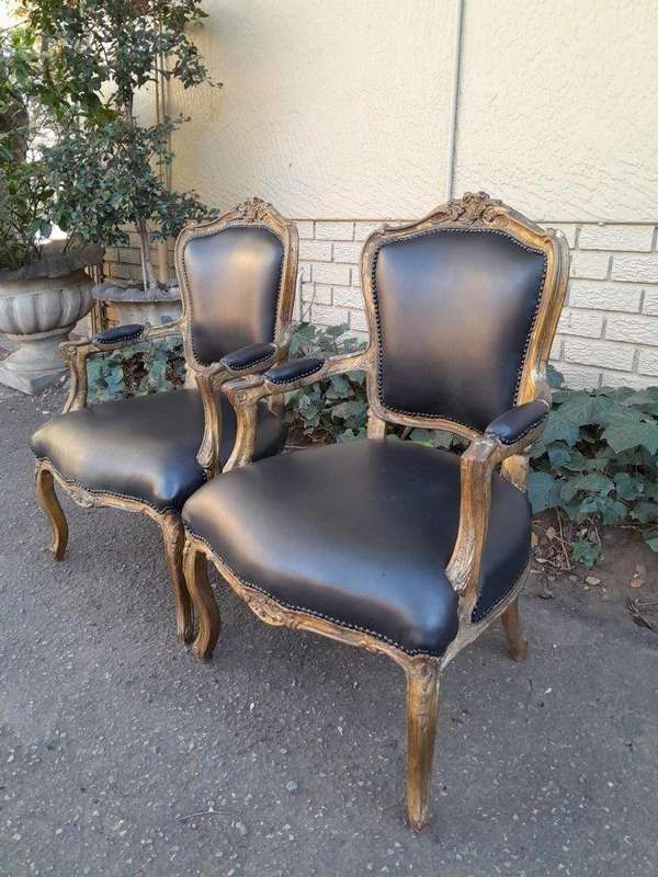 An Early 20th Century Pair of French Giltwood Bergere Armchairs Upholstered in Leather