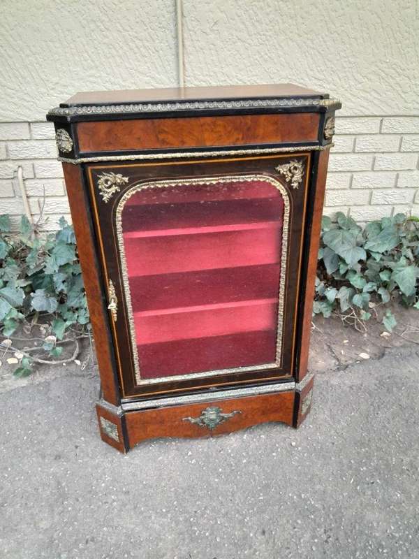 A 20th Century Victorian Mahogany And Ebonised Vitrine / Display Cabinet With Brass Mounts